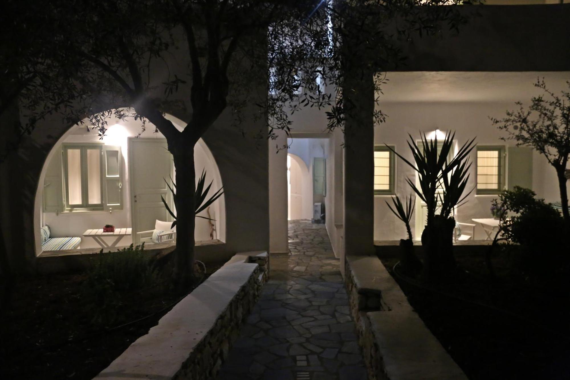 Dafni'S Philoxenia Aparthotel เนาซา ภายนอก รูปภาพ
