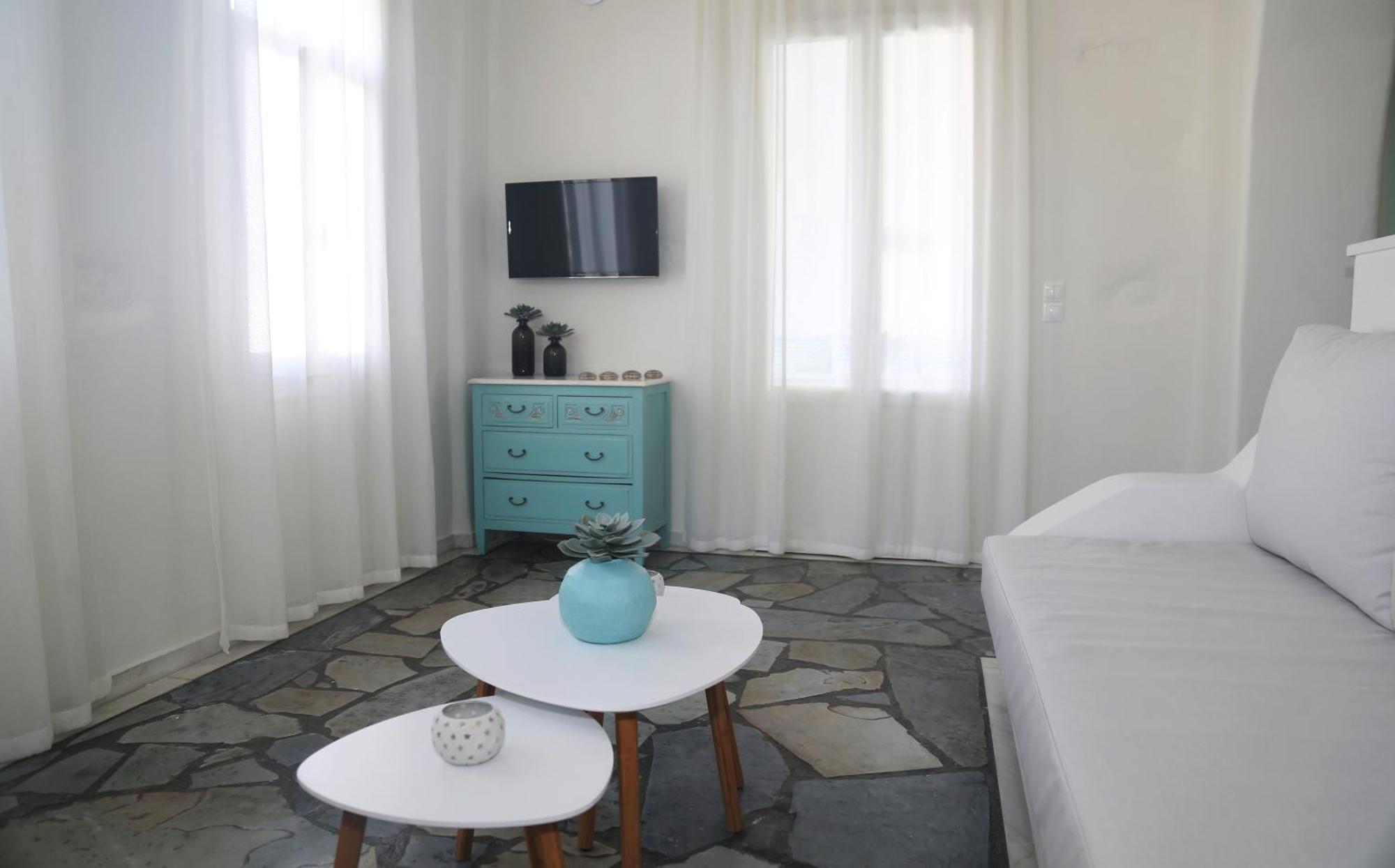 Dafni'S Philoxenia Aparthotel เนาซา ภายนอก รูปภาพ