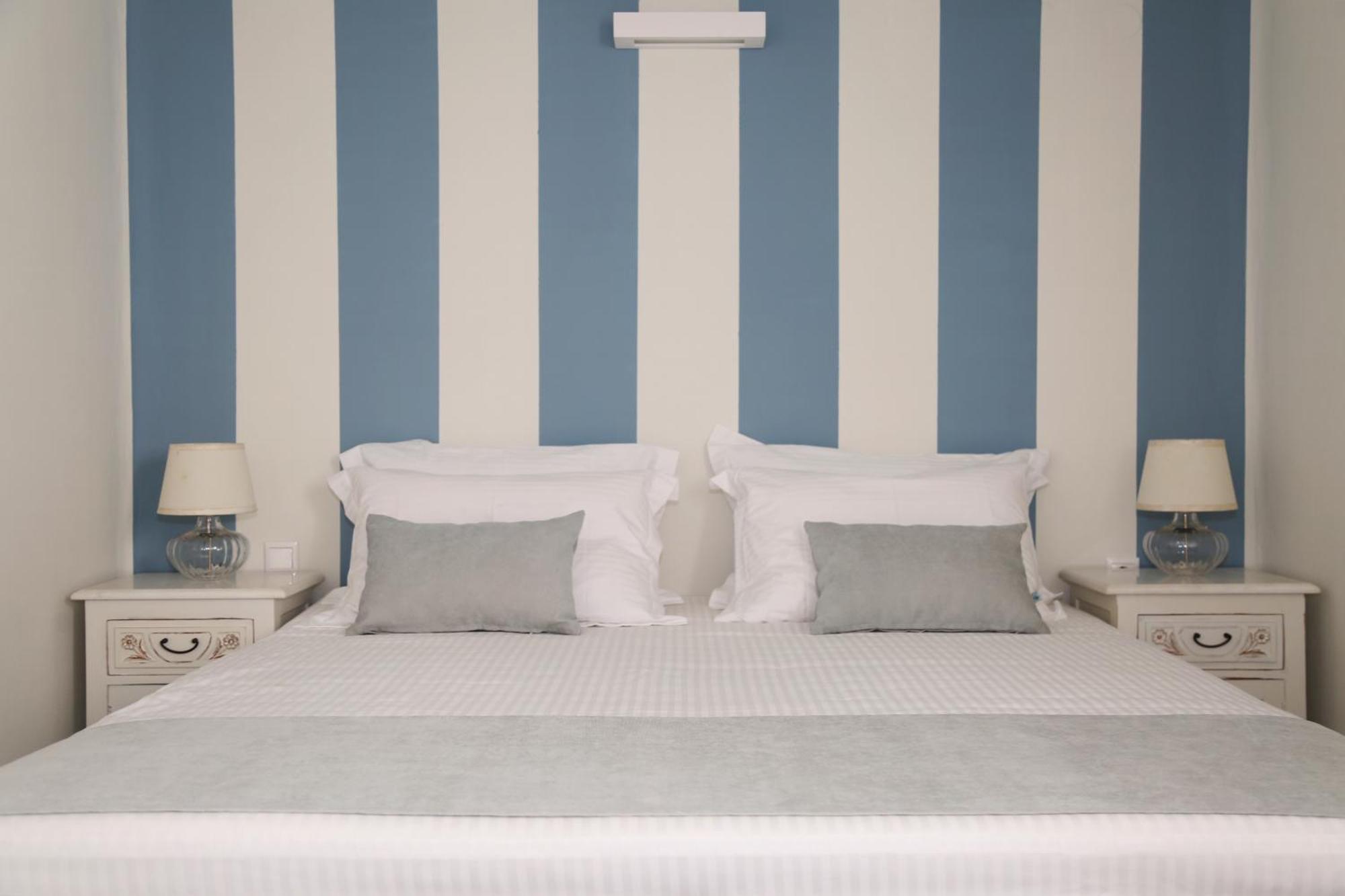 Dafni'S Philoxenia Aparthotel เนาซา ภายนอก รูปภาพ