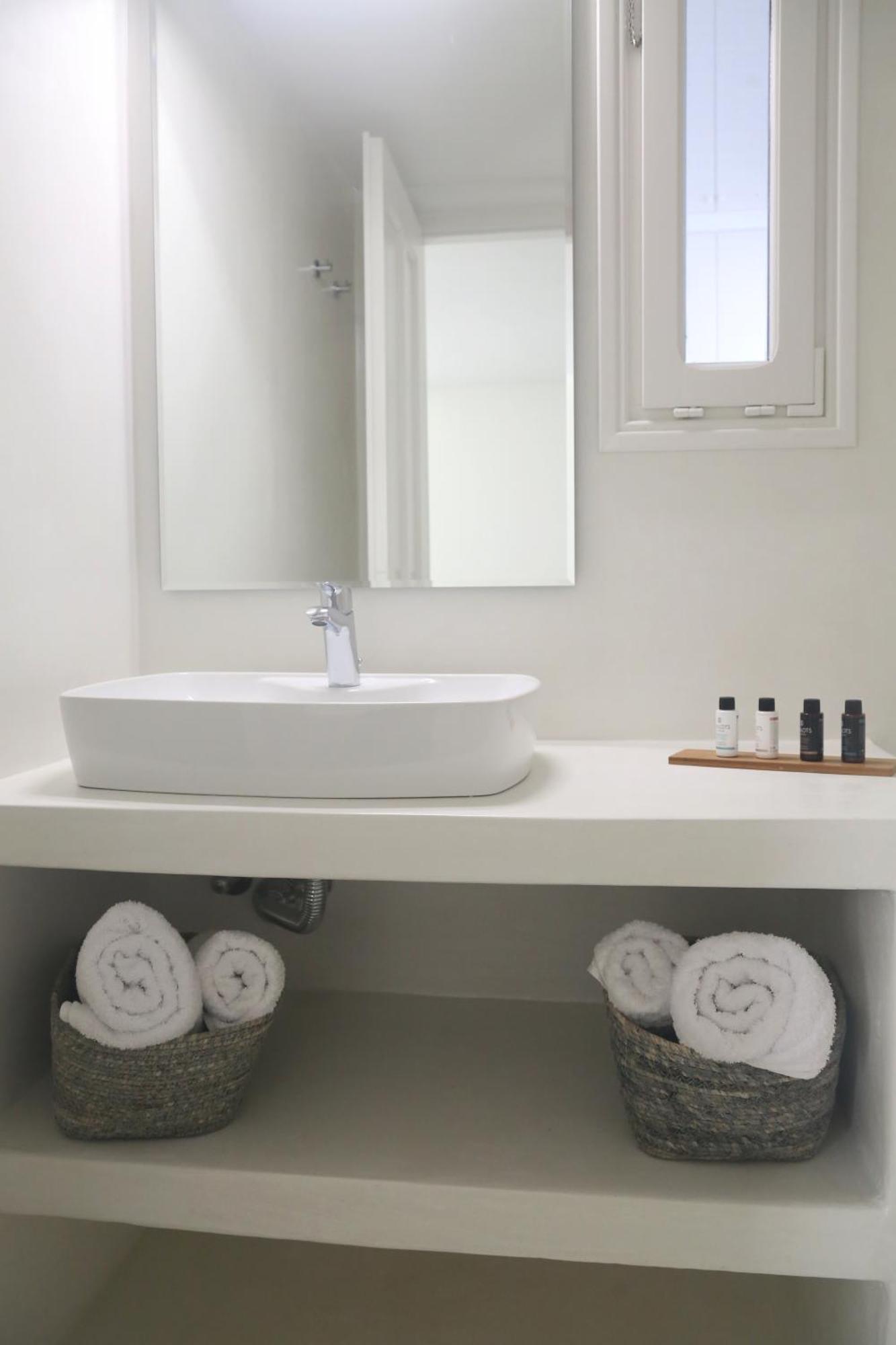 Dafni'S Philoxenia Aparthotel เนาซา ภายนอก รูปภาพ