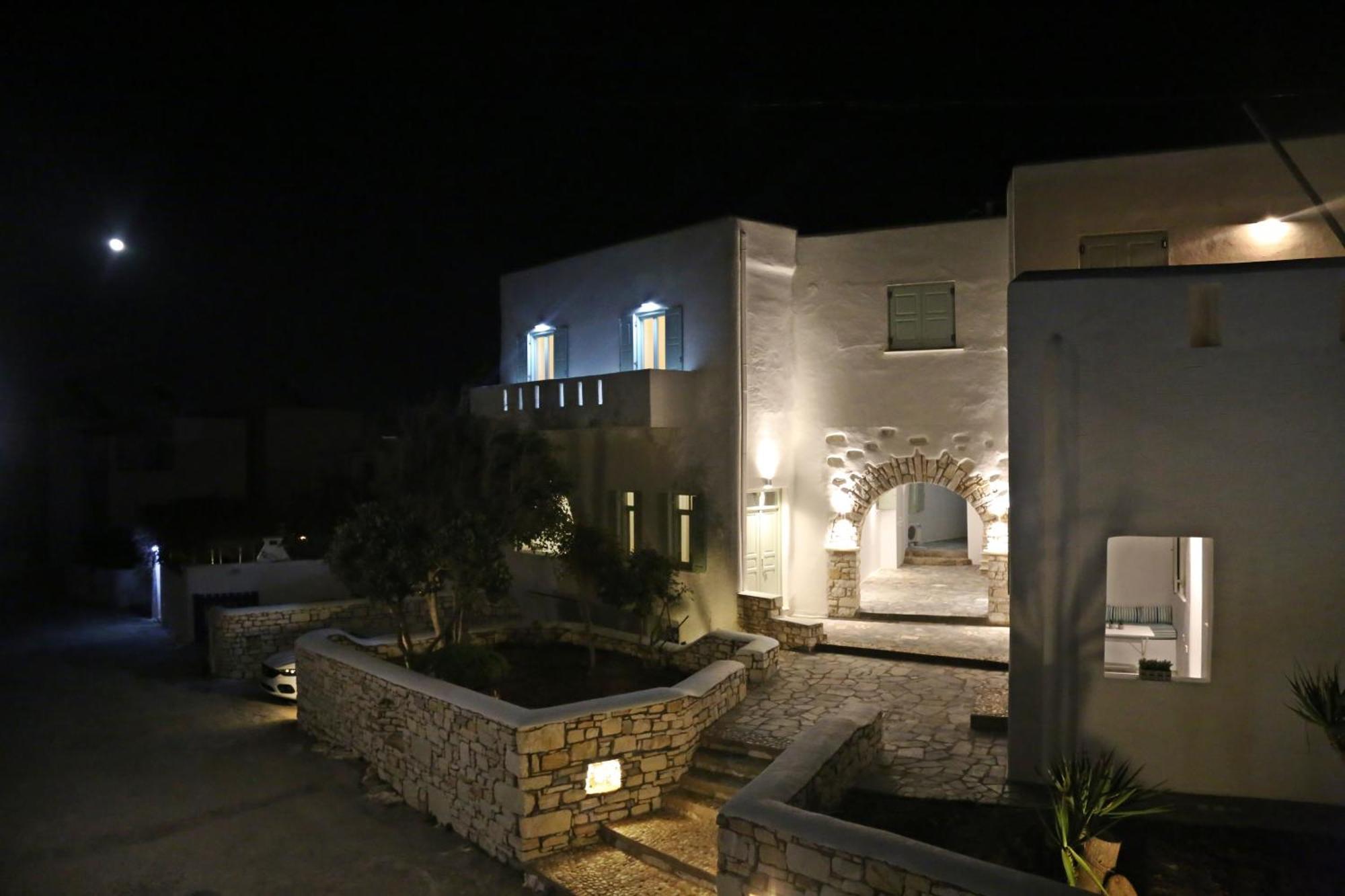 Dafni'S Philoxenia Aparthotel เนาซา ภายนอก รูปภาพ